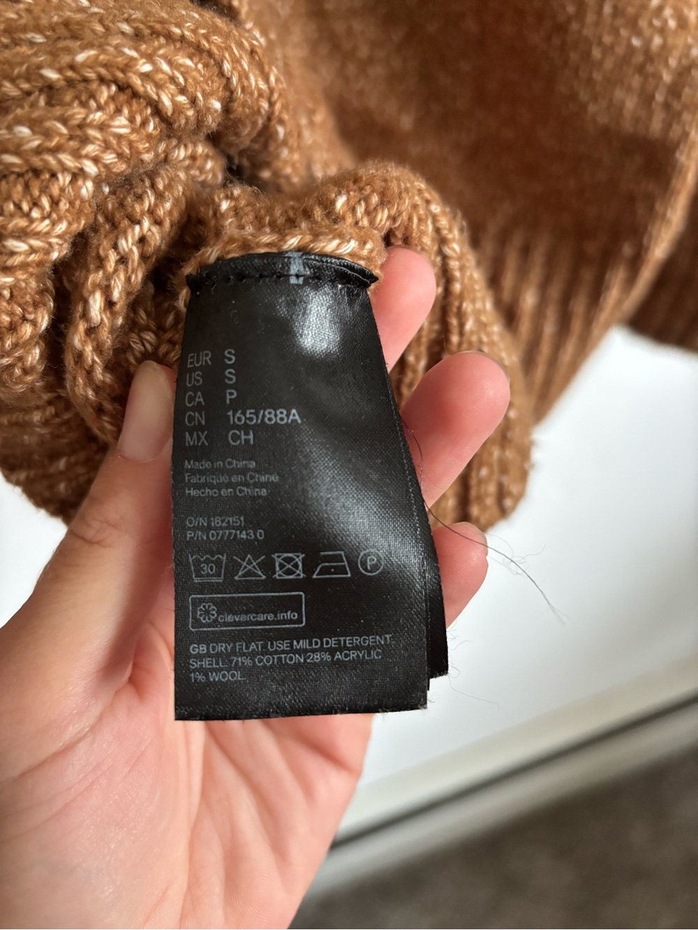 H&M Women's Camel/Tan Turtleneck Sweater - Picture 4 of 4